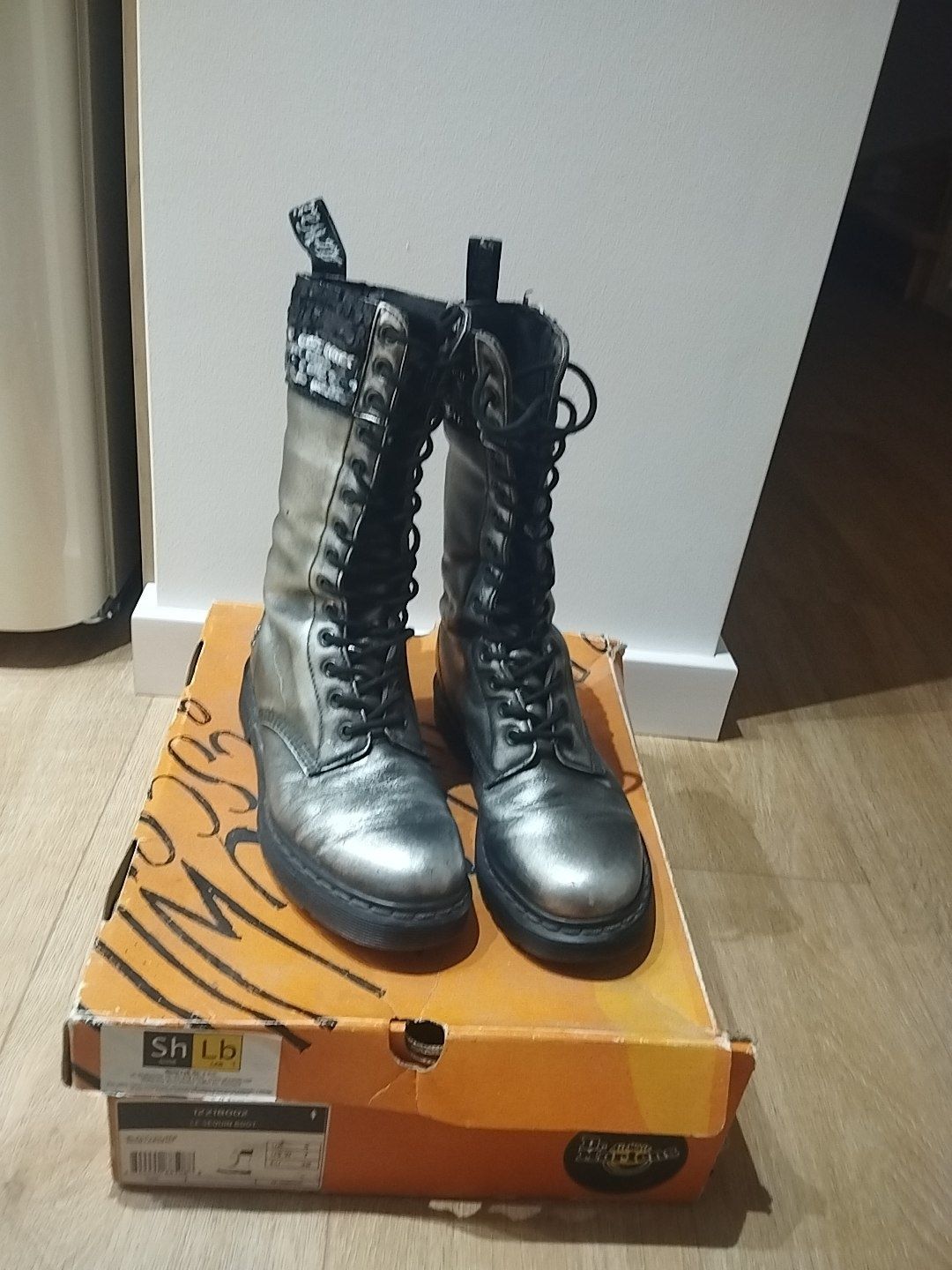 Dr. Martens 14 dziurek