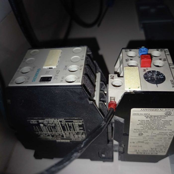 Stycznik Siemens Made in Germany trzyfazy silnikowy cewka 230V termik
