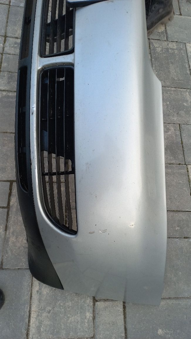 Audi a4 b5 95-99 zderzak przód przedni srebrny ly7m