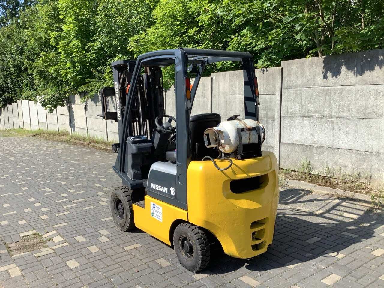 Gazowy wózek widłowy Nissan FG18, triplex, po serwisie, 2014.