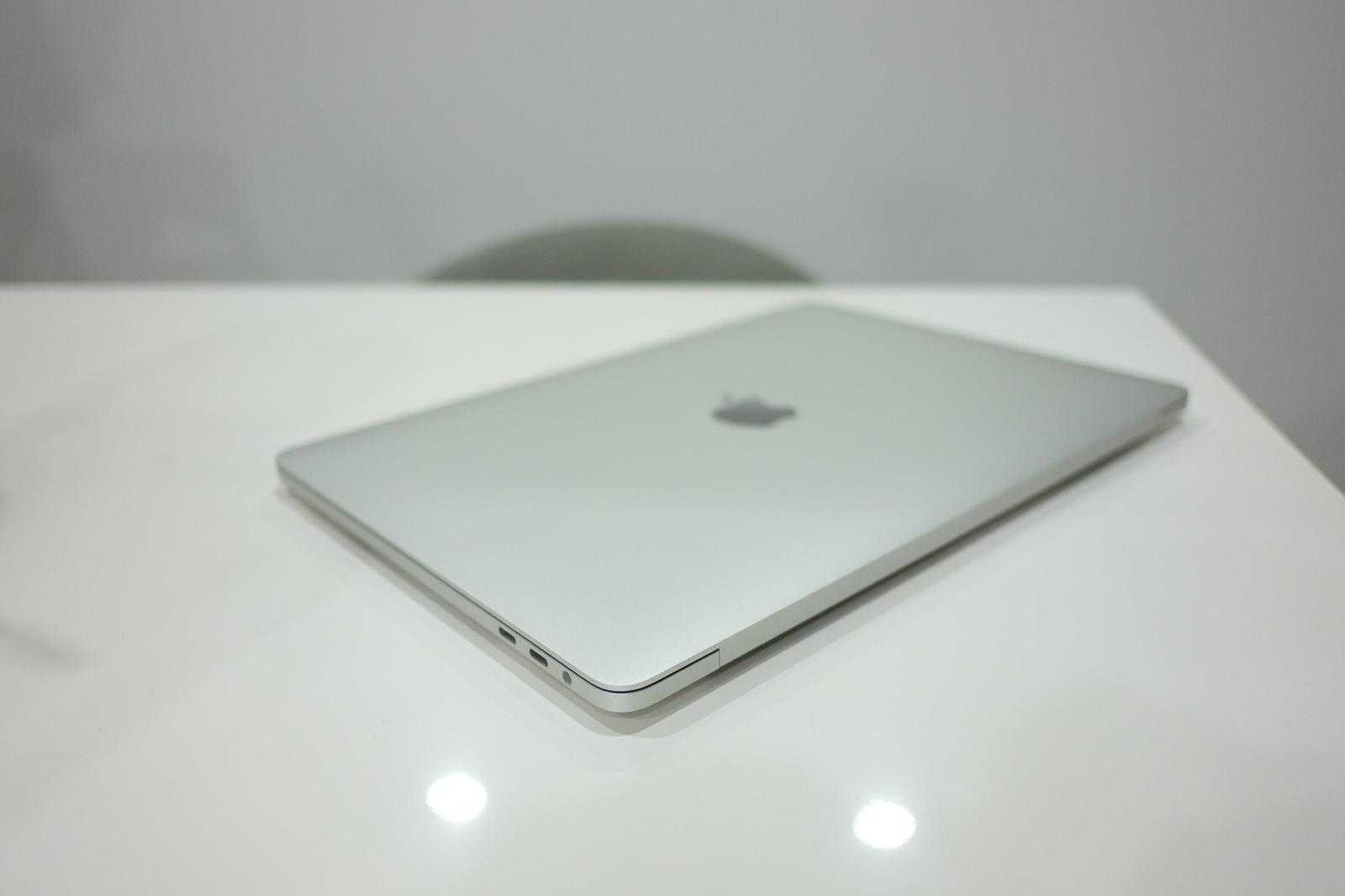 MacBook Pro 13” Late 2020 | Intel i5 2.0-3.8Ghz | 16GB RAM | 512GB SSD