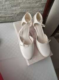 Białe buty ślubne 36