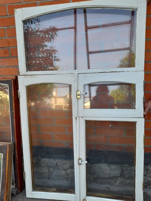 Окна деревянные в отличном состоянии .