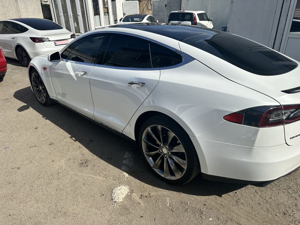 Tesla model s perfomance