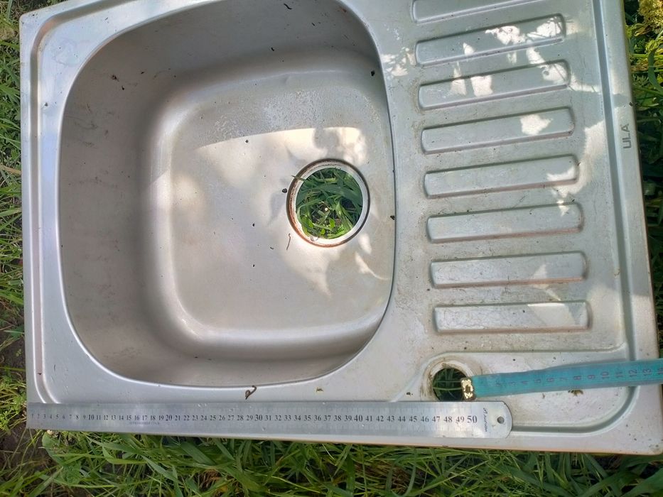 Продам мойки нер жавенчные 2-е шт одна размер 78* 50 другая 50*64 перв