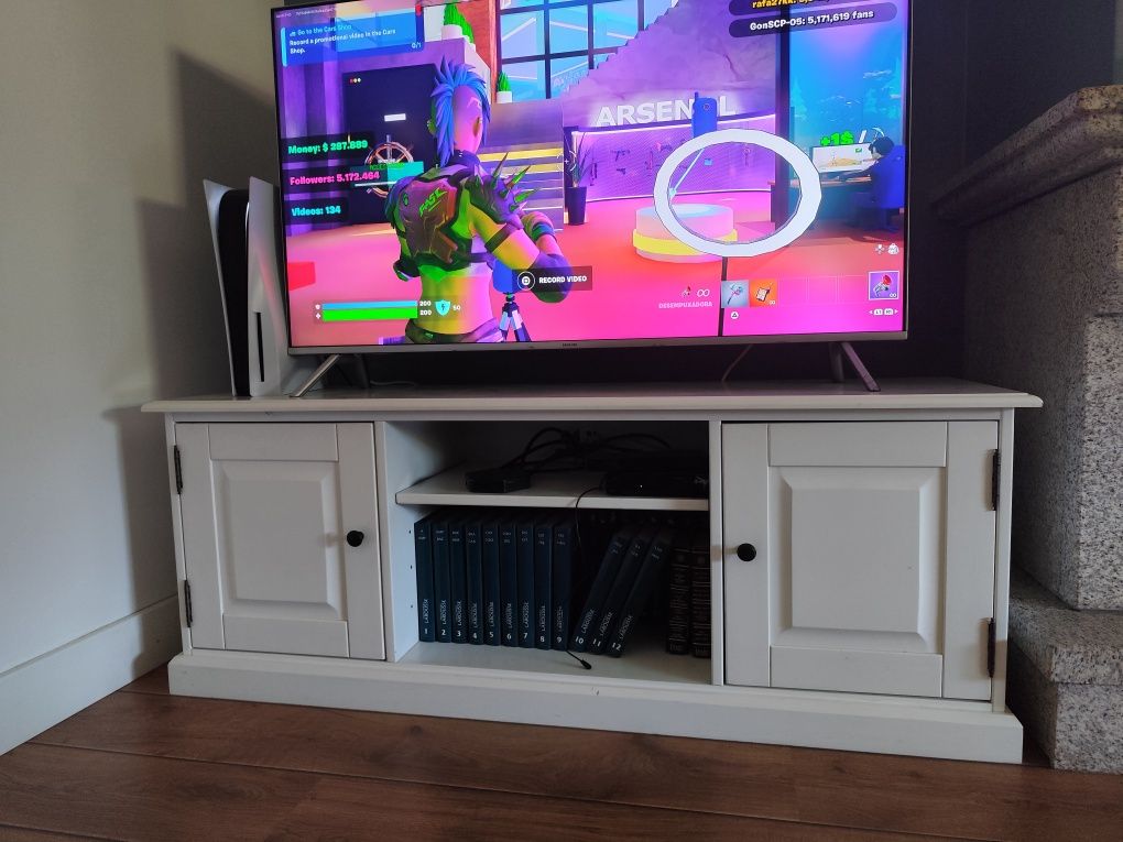 Vendo móvel de TV em ótimo estado excelente qualidade.