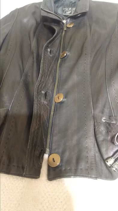 Шкіряний піджак.