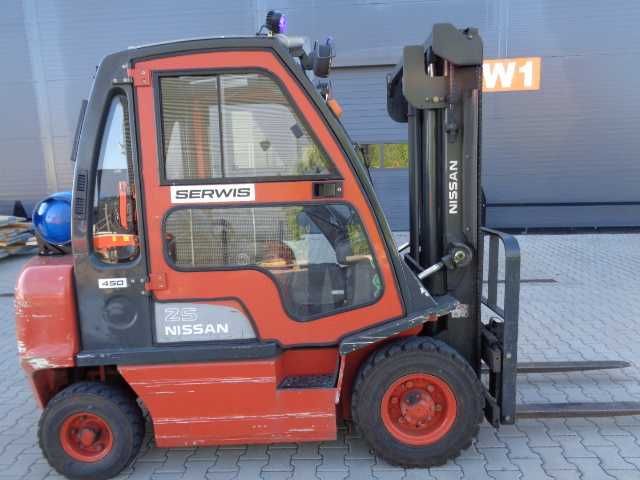 Wózek widłowy Nissan 2,5 t LPG 2005 rok
