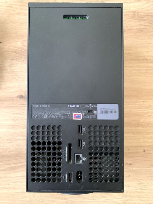 Ігрова консоль Xbox Series X + подарунок