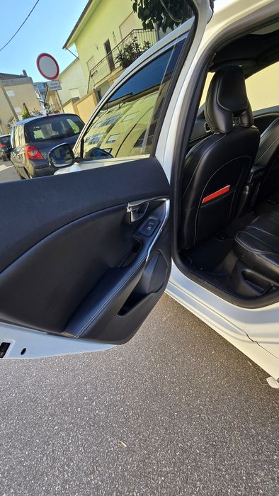 Volvo v40 r-type