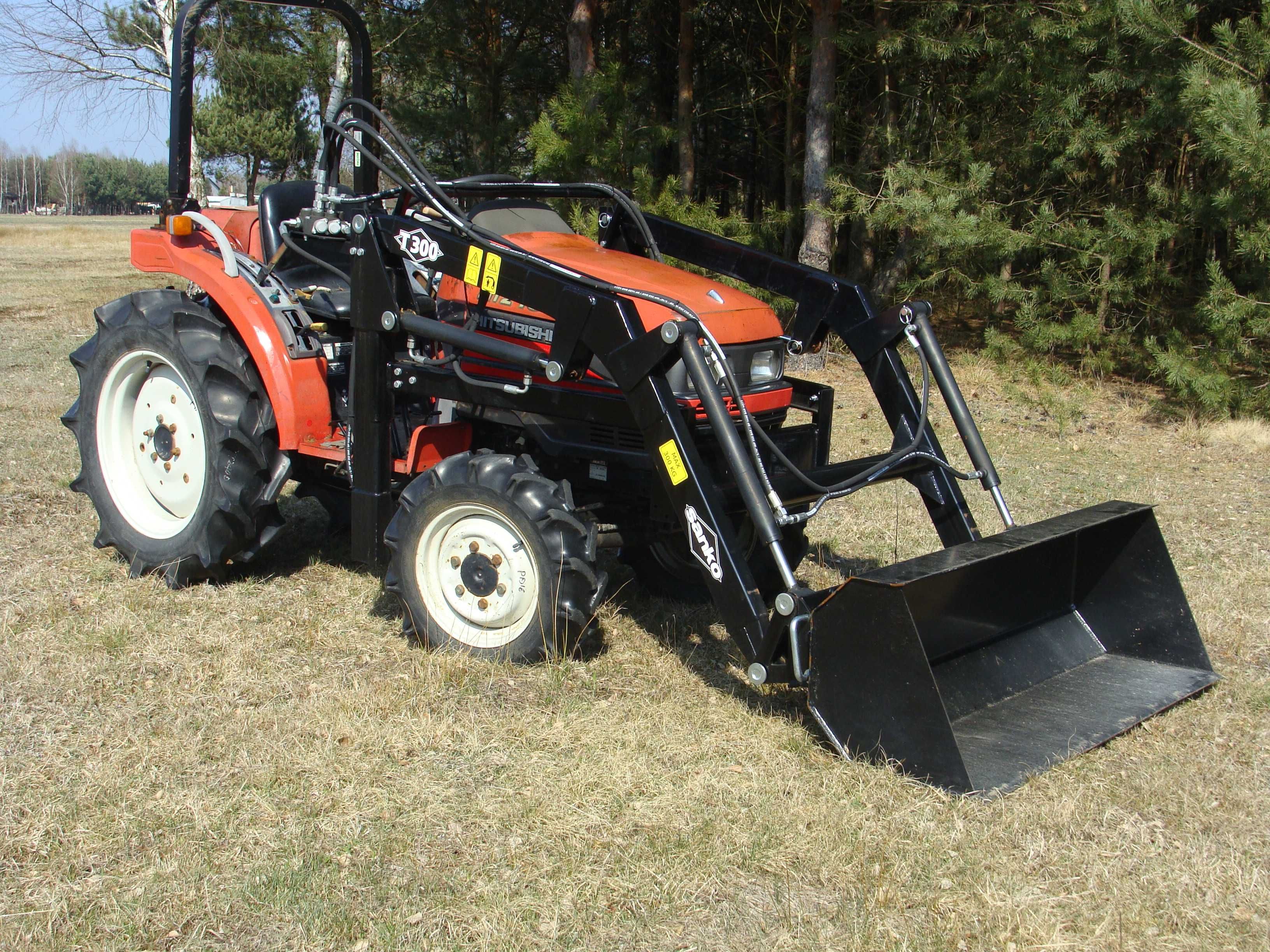 Mitsubischi MT 240 traktorek z turem do sadu i ogrodu