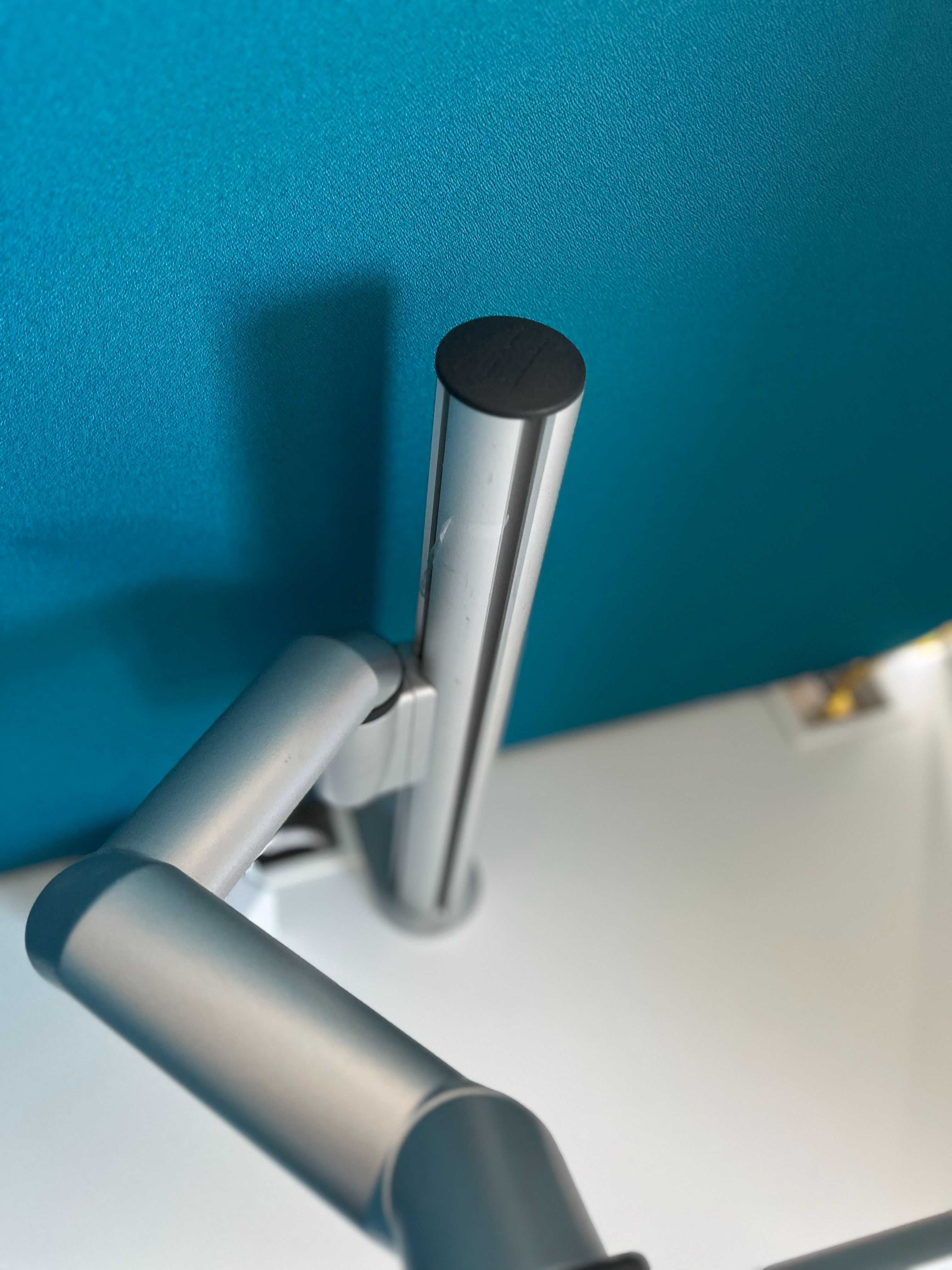 Podwójny uchwyt do minitorów LM-Arm Dual firmy Novus Germany