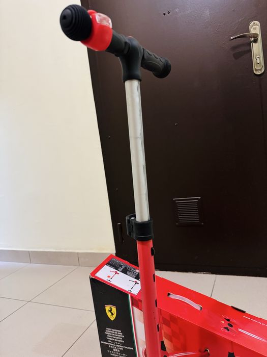 Самокат дитячий Mesuca Ferrari червоний унісекс