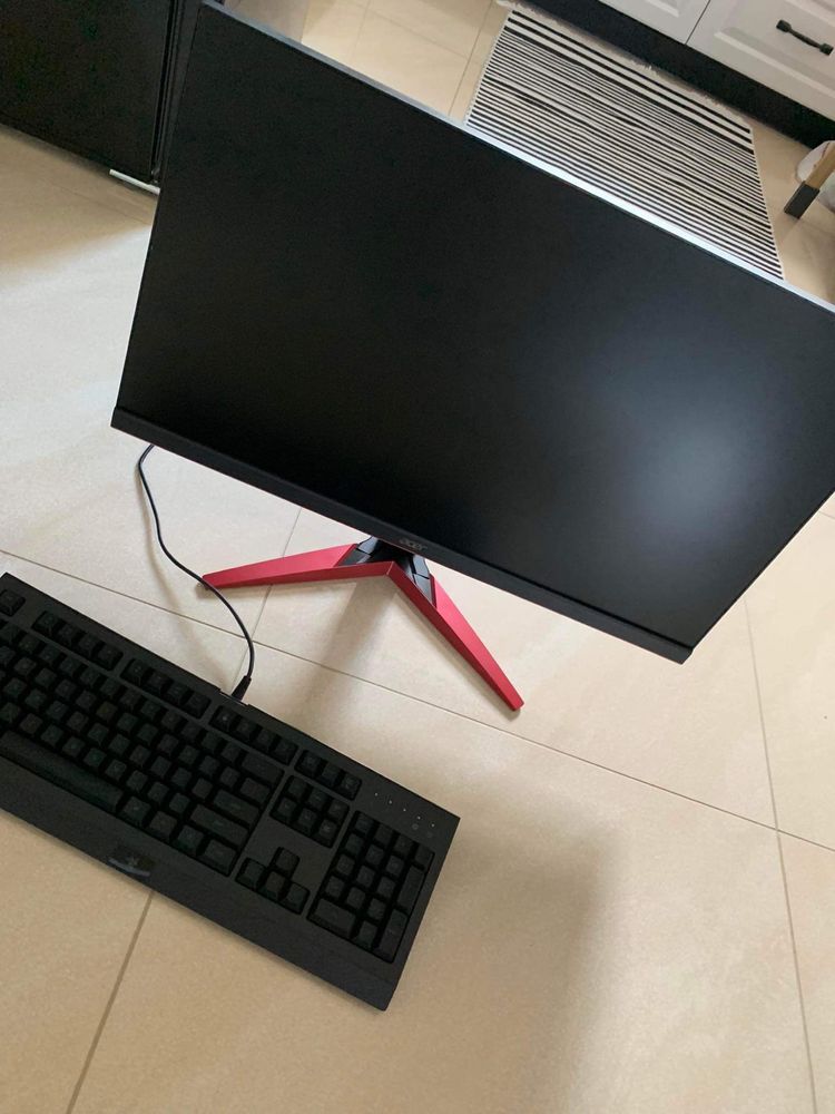 Monitor gamingowy Acer z klawiaturą