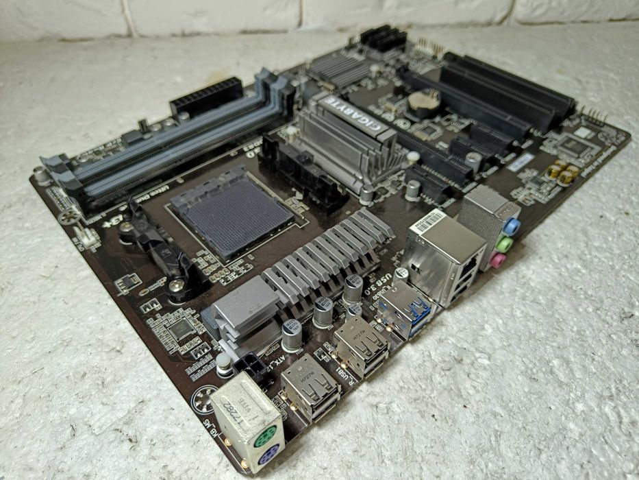 Материнська плата AMD Gigabyte 970A-DS3P FX sAM3+ FX ВІДМІННОМУ стані