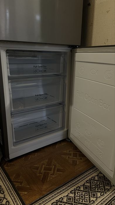 Холодильник Samsung RB 37 J5000 SA/UA