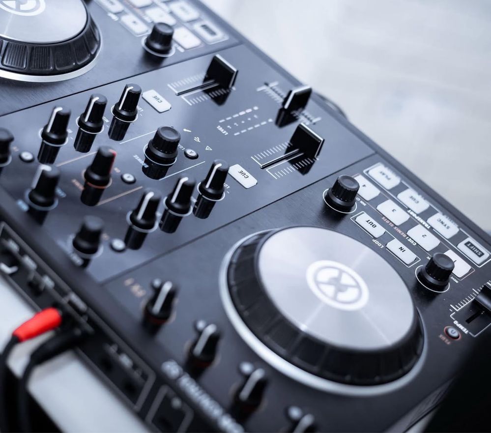Native instruments Traktor s2 mk2 dj контролер