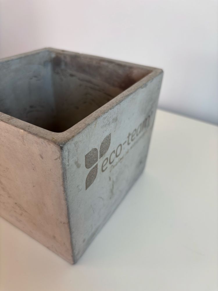 kwadratowa betonowa cementowa donica szara surowa