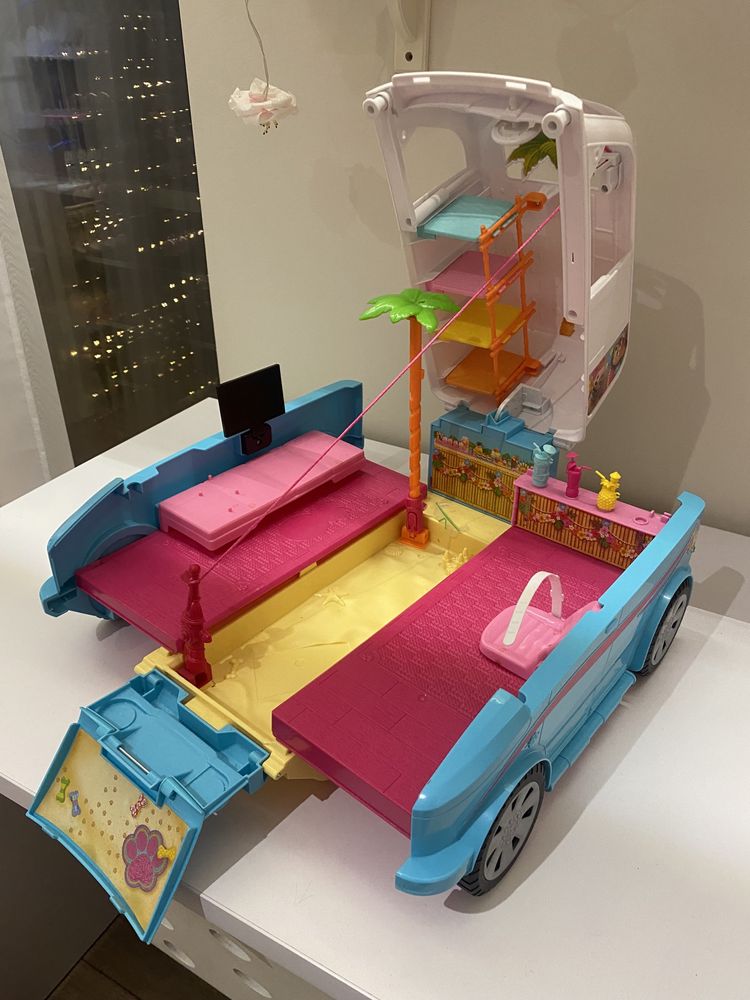 Samochod Barbie camper