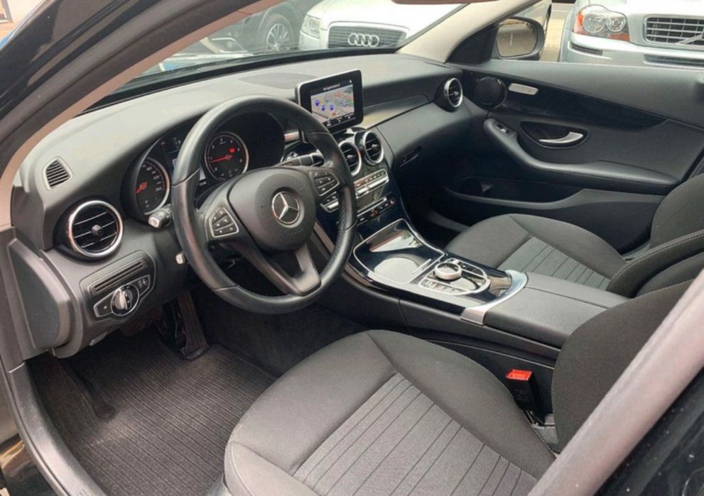 Mercedes-Benz C250 4MATIC 9G-TRONIC