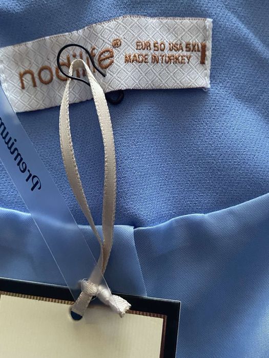 Блакитний брючний костюм