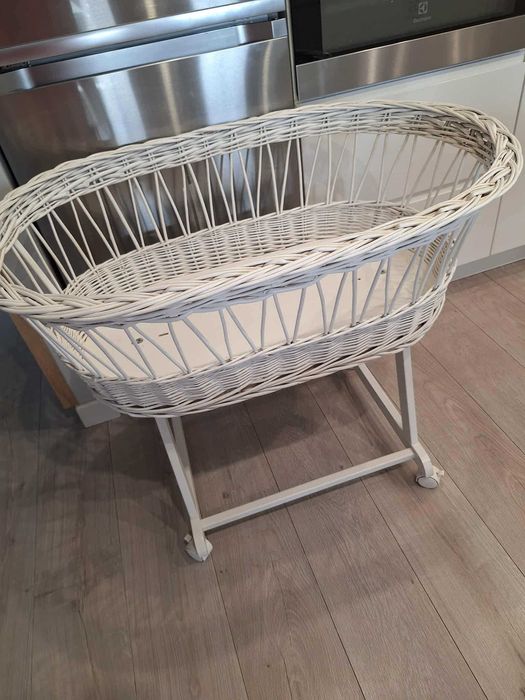 Kosz mojżesza na kółkach