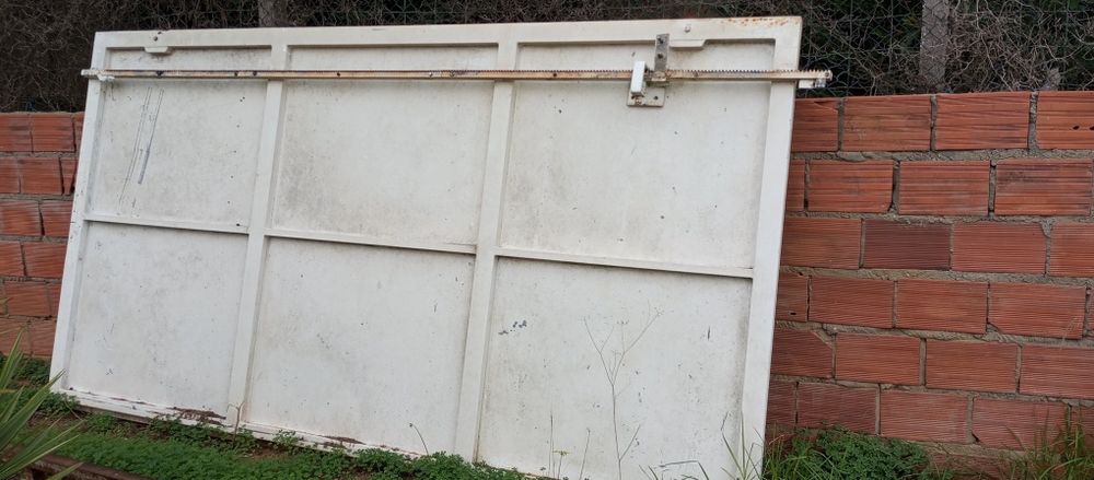 Portão elétrico grande