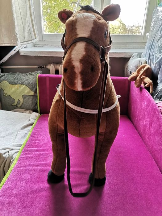 Konik dla dziecka. Do siedzenia i zabawy. Konik wydaje odgłosy.