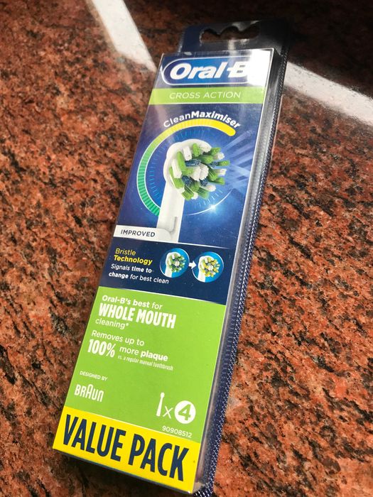 Zestaw Oral- b Cross lub precizjon  8 szt