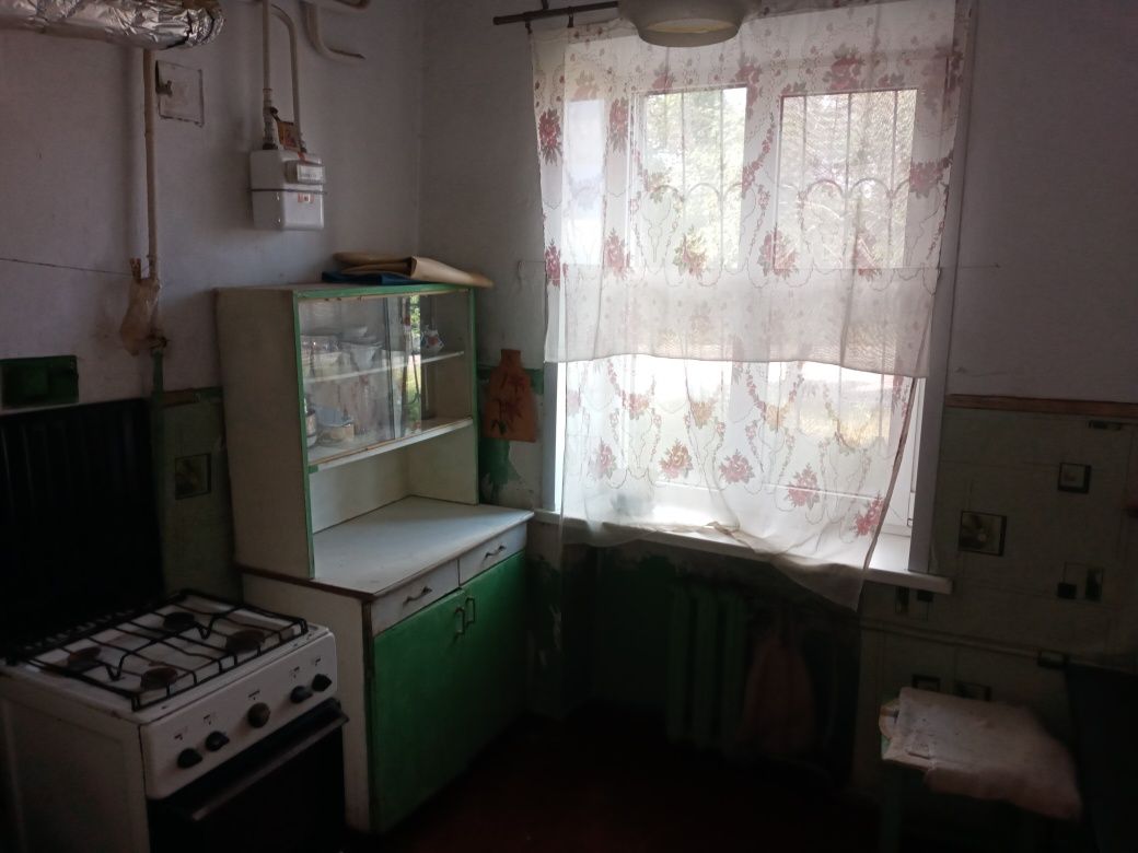 Терміново. Продам кімнату в 3х кімнатній комунальній квартирі. Район Ю