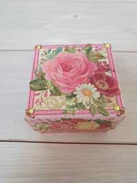 Pudełko w róże szkatułka na drobiazgi