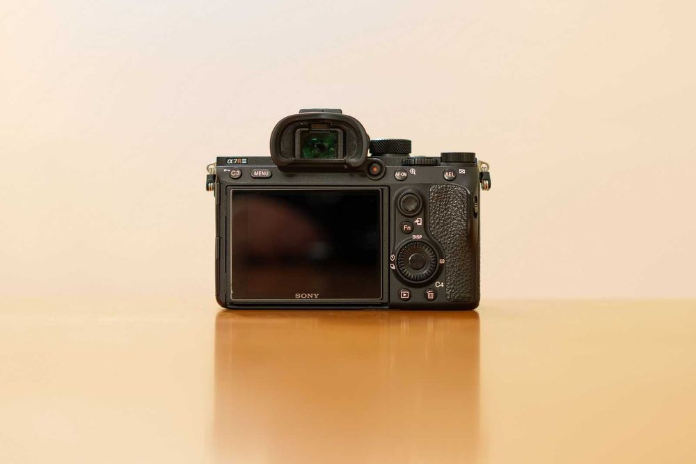 SONY A7R3 - como nova e sem marcas de uso