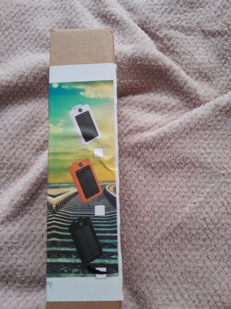 Powerbank pancerny z kompasem, 12000 mah, solarny  lub  na prąd, nowy