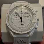 Omega x Swatch Biały Snoopy SO33W700 - dobry stan, gotowy do noszenia