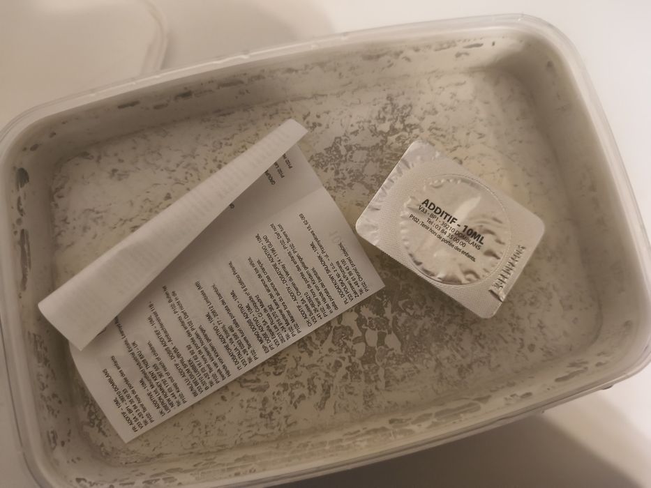 Farba do płytek easy hydro bariera 2l, kość słoniowa