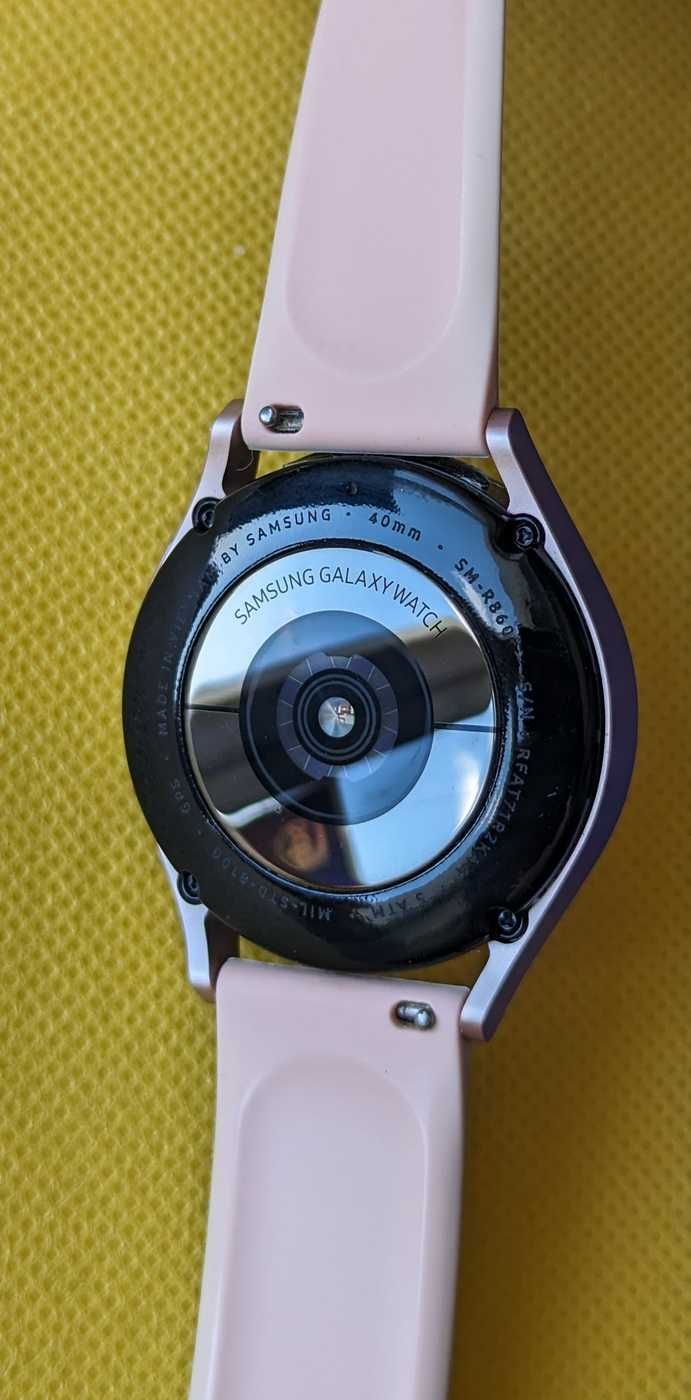 США Samsung Galaxy Watch 4 40 mm pink Уцінка  все працює