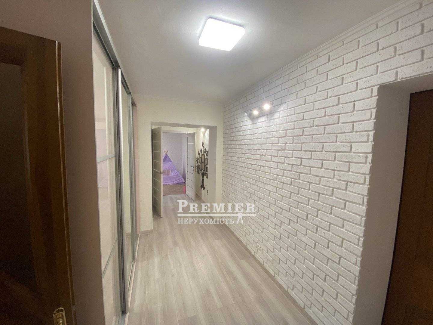 2-кімнатна квартира 61 кв.м Сучасний ремонт.Терміново!