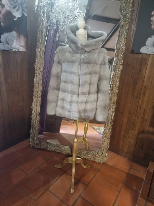 Blusão de vison com capuz