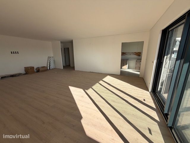 Apartamento T3 em Carnaxide. Revenda