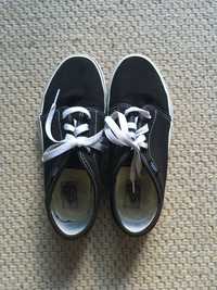 Sapatilhas pretas Vans quase novas. nº36