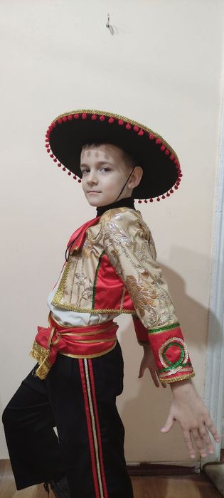 Прокат карнавальных  новогодних костюмов