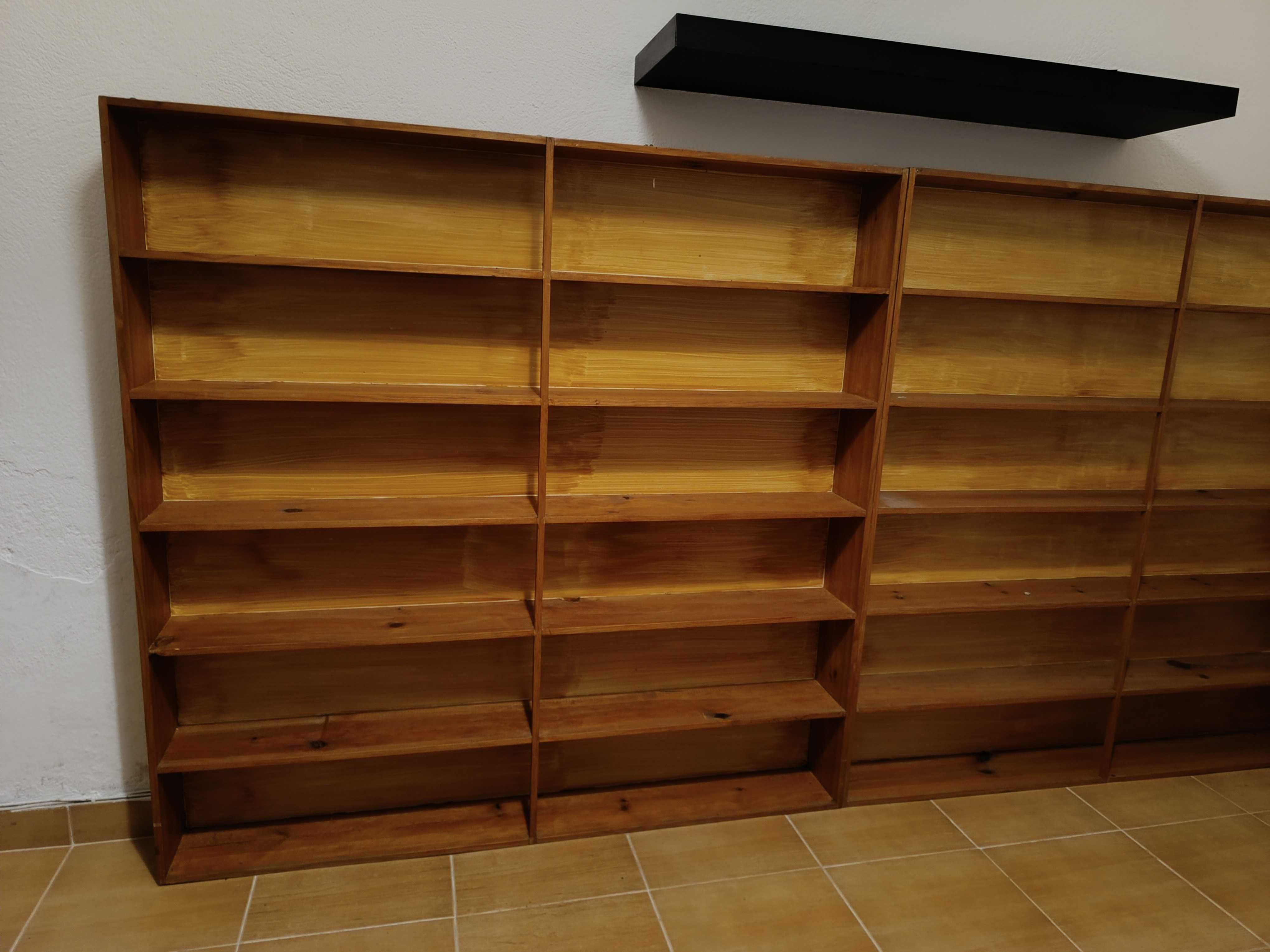Móveis de DVDs feitos à mão