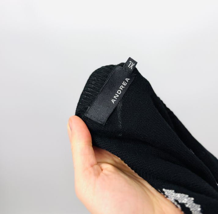 Czarny sweter w kwiatowy wzór XL 42