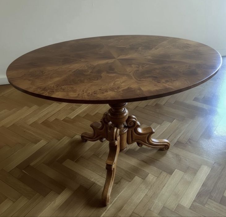 Okrągły stół Vintage z litego drewna, blat z forniru .