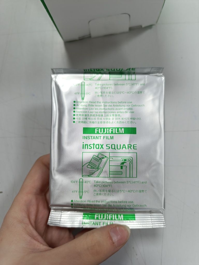 Продам картриджі для Instax square