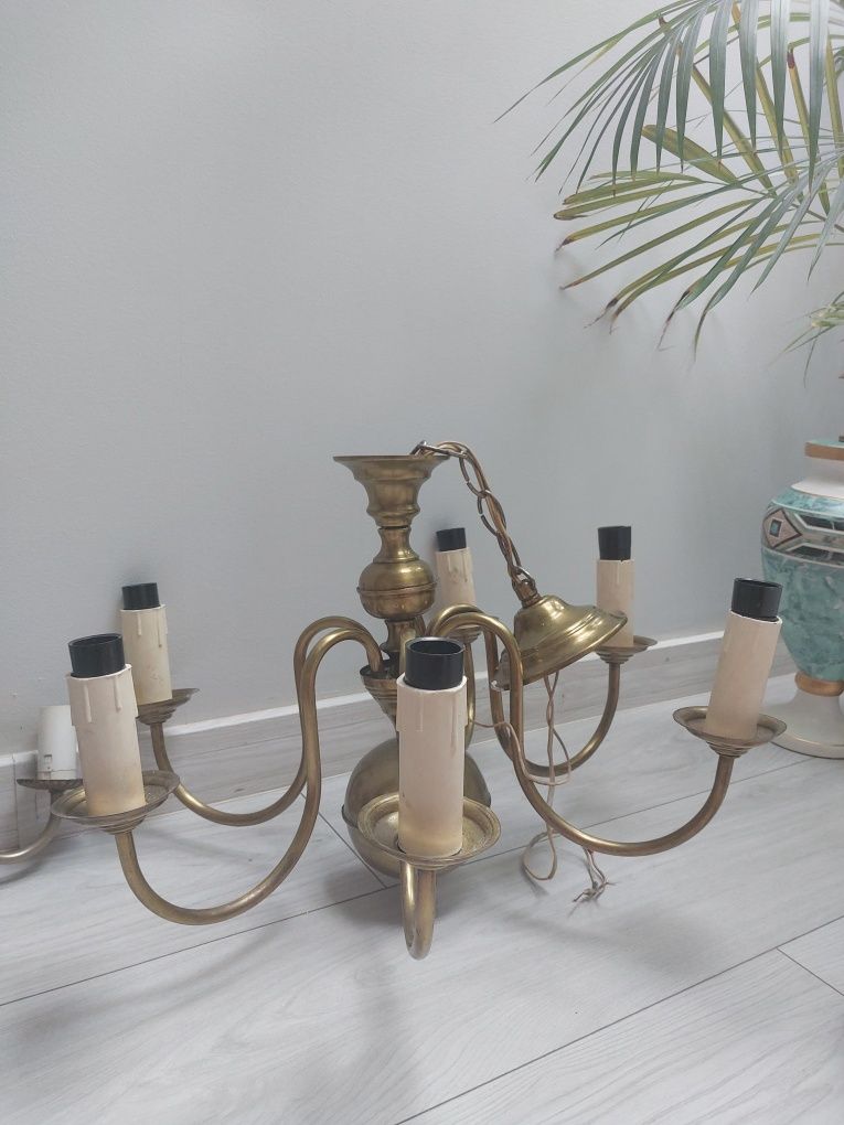 Stary mosiężny żyrandol lampa i kinkiet