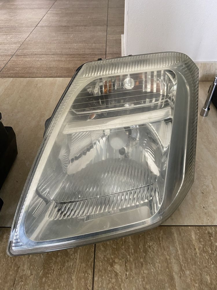 Lampy Citroen c2 całe zaczepy