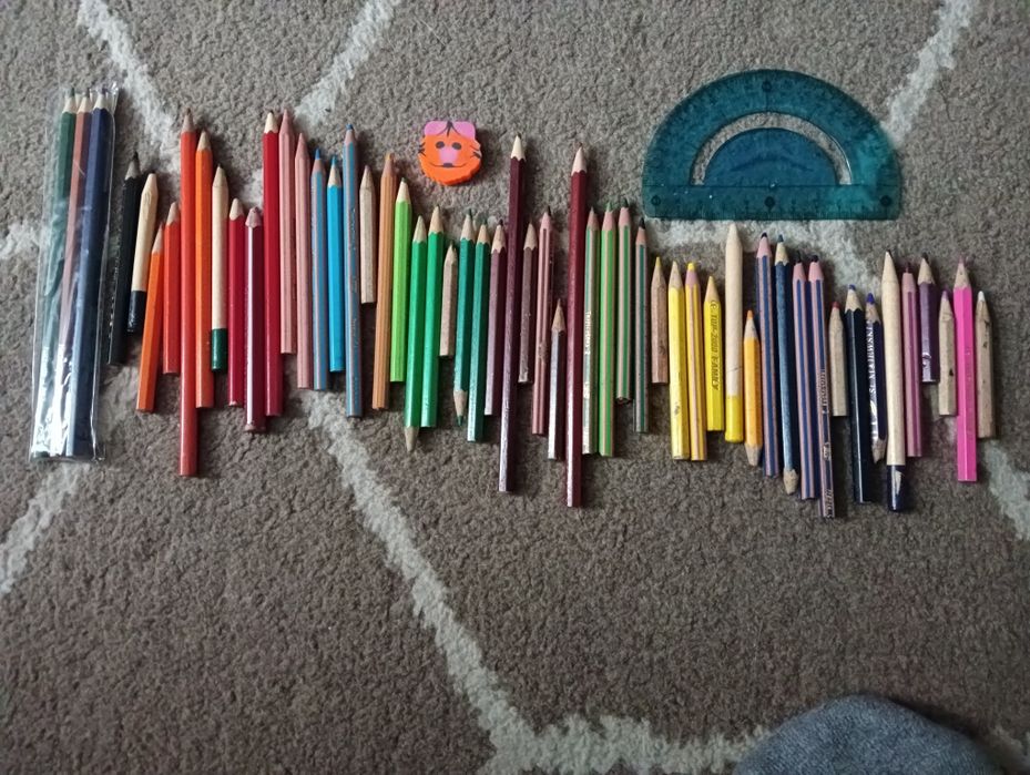 Kredki ołówkowe używane