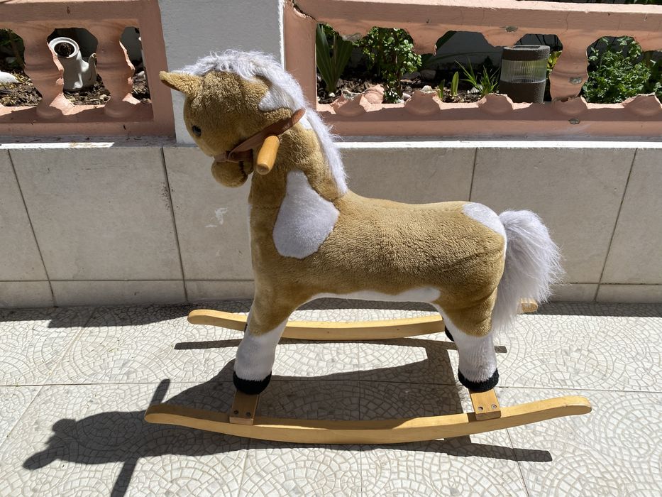 Cavalinho de baloiço de criança