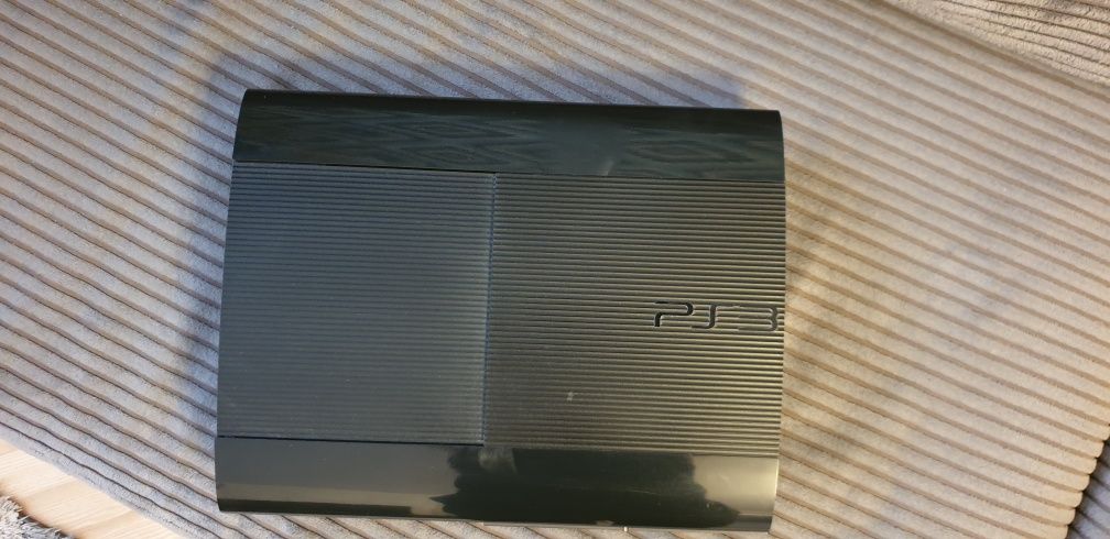 Konsola Sony PlayStation 3, CECH 4004A w stanie bardzo dobrym.
